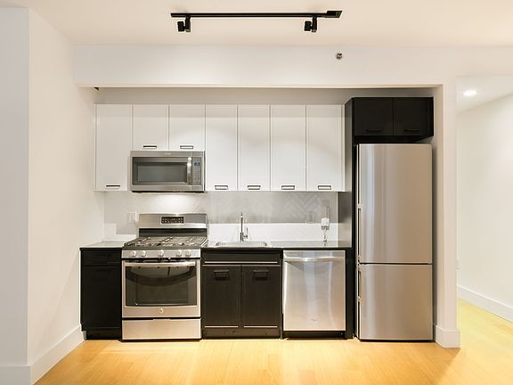 3rd image of 67 Wall St APT 12J