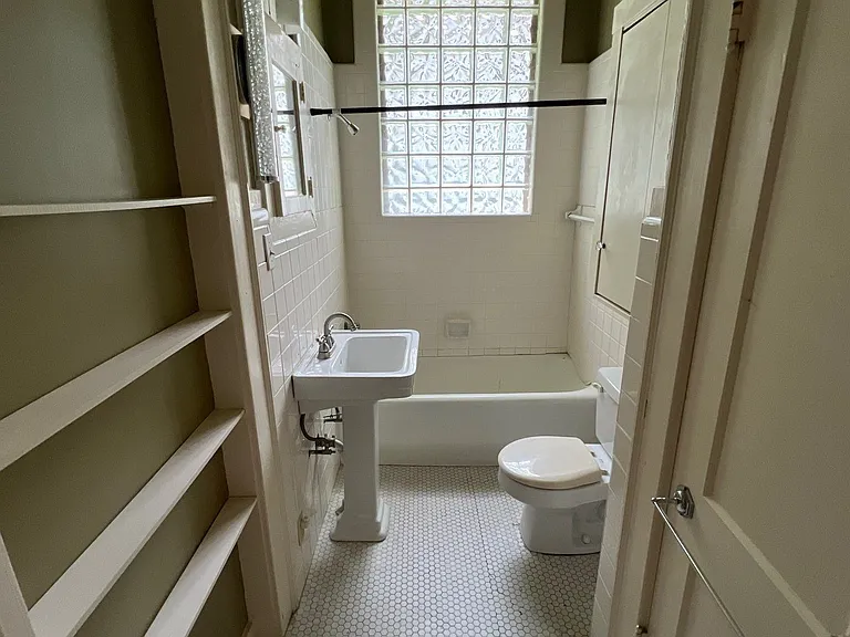 702 Cloverdale Rd — Photo 14