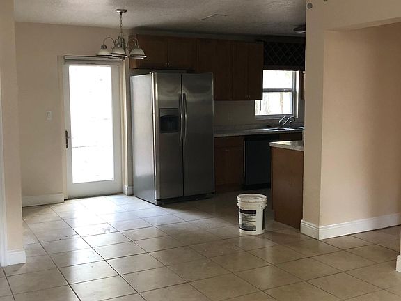 3rd image of 2511 S Bay Ave