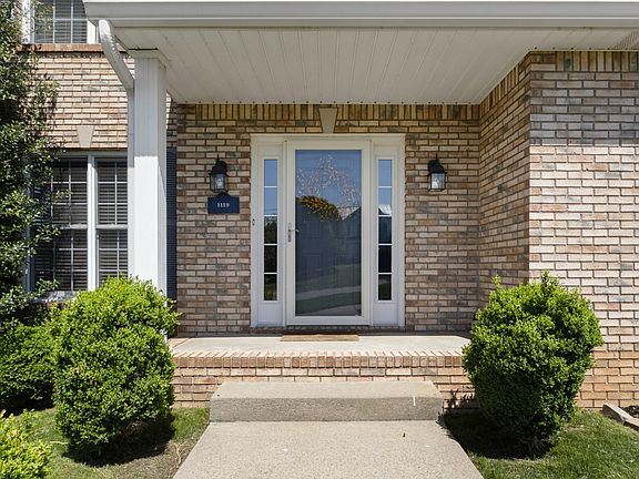 3rd image of 1119 Thornberry Dr