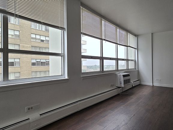 2nd image of 6171 N Sheridan Rd APT 1208