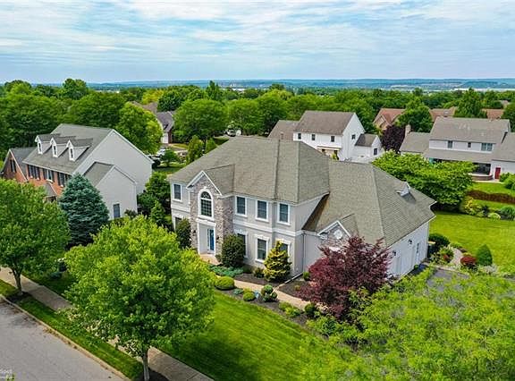 3rd image of 80 Saddle Ln