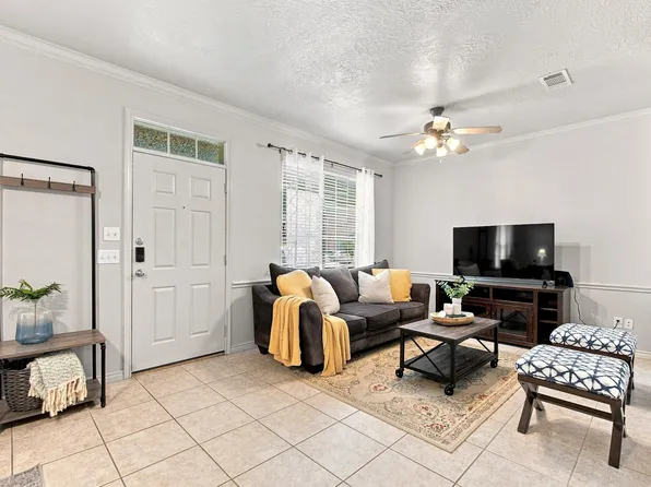 400 Forest Dr, College Station, TX 77840