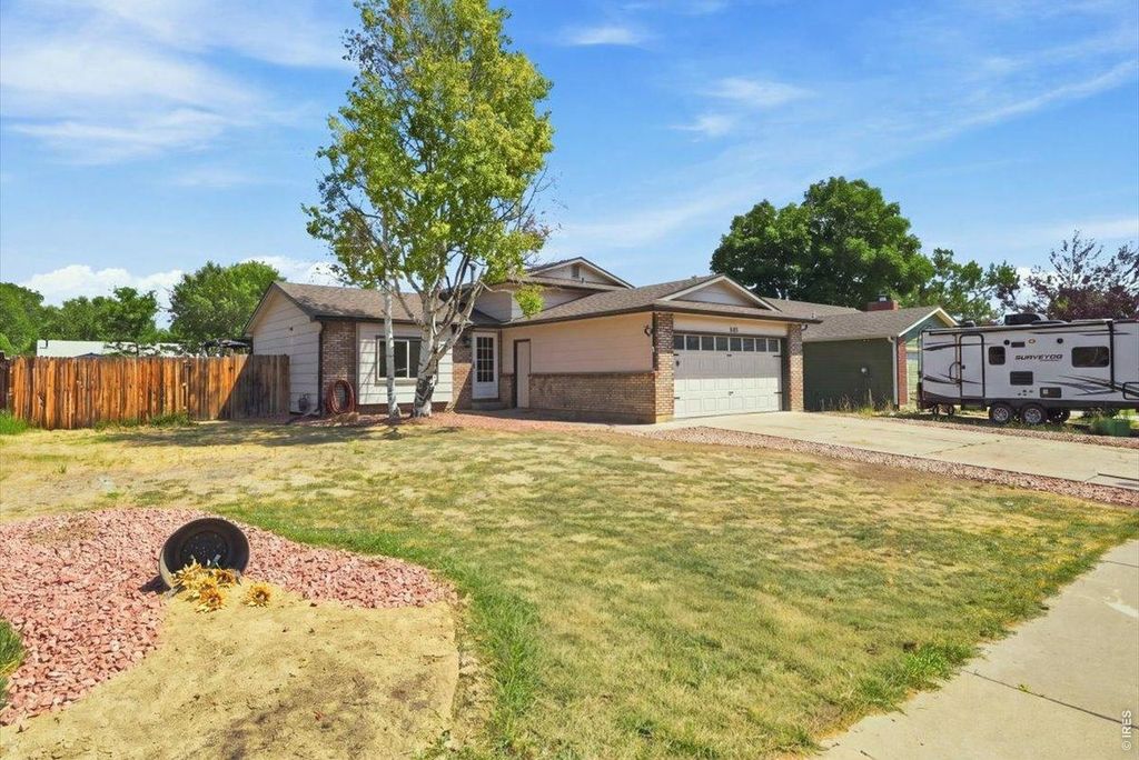 343 Hawthorn Dr