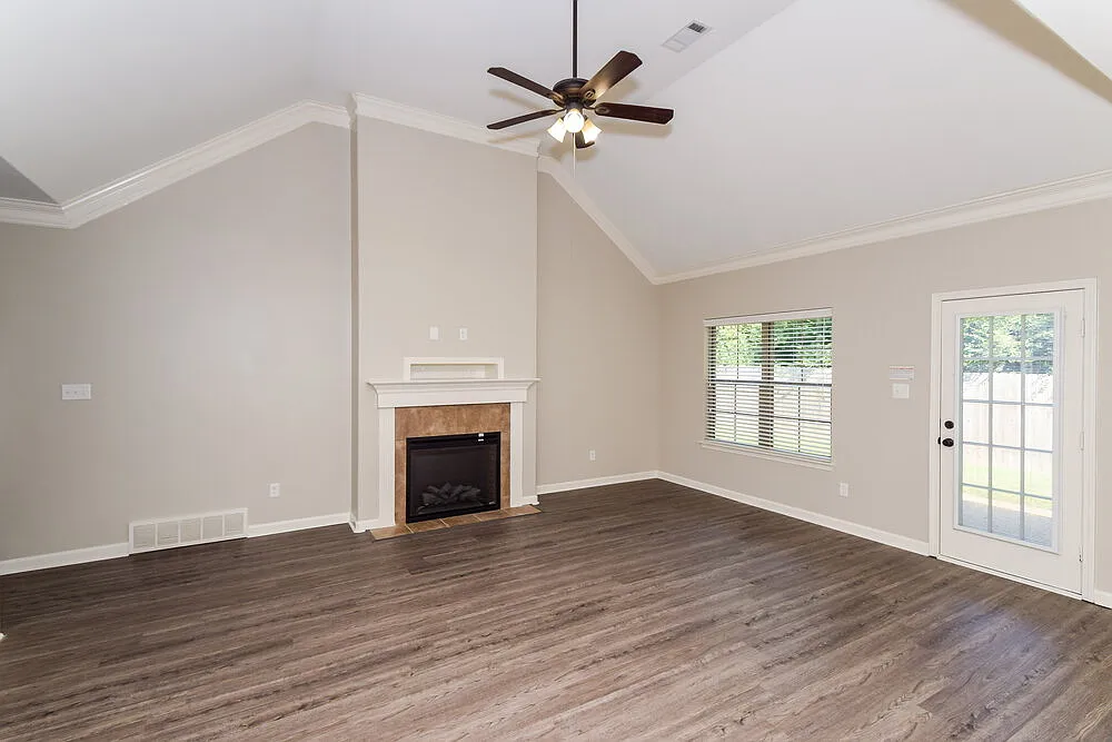 4 bed, 2.0 bath, 2000 sqft, $2,150 — Photo 4