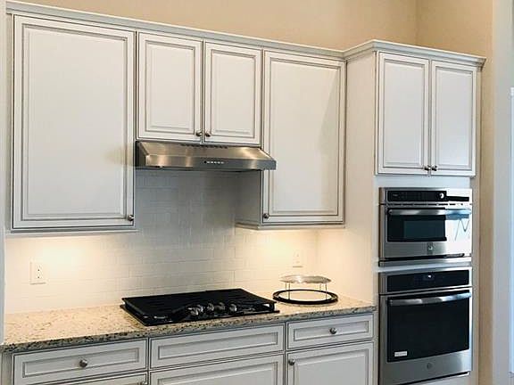 5th image of 2284 Somerset Pl