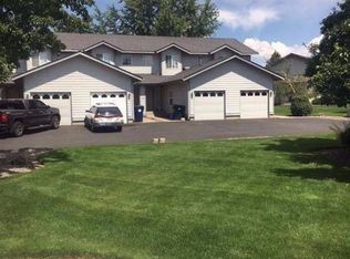 990 NE Savannah Dr APT 4, Bend, OR 97701