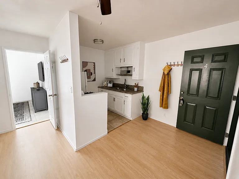 4305 S Centinela Ave — Photo 2
