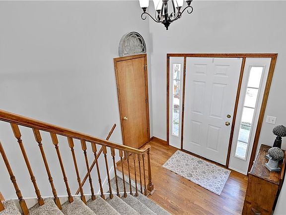 4th image of 1841 College St