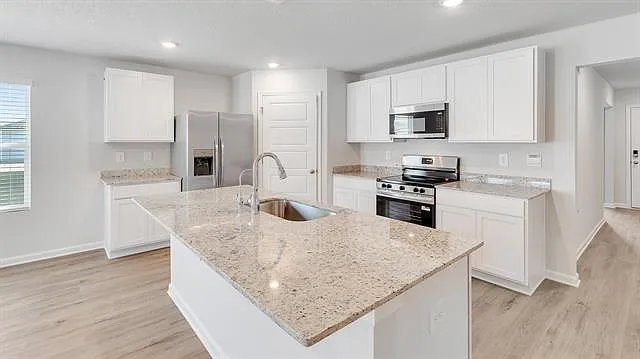 82 Haley Dr — Photo 5