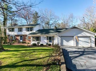 1238 Woodmont Dr, Hendersonville, NC 28791