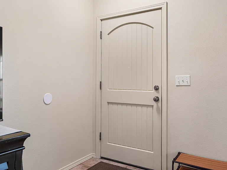 676 SE Gleneden Pl — Photo 4