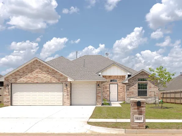 1927 W Flintlock Way, Mustang, OK 73064