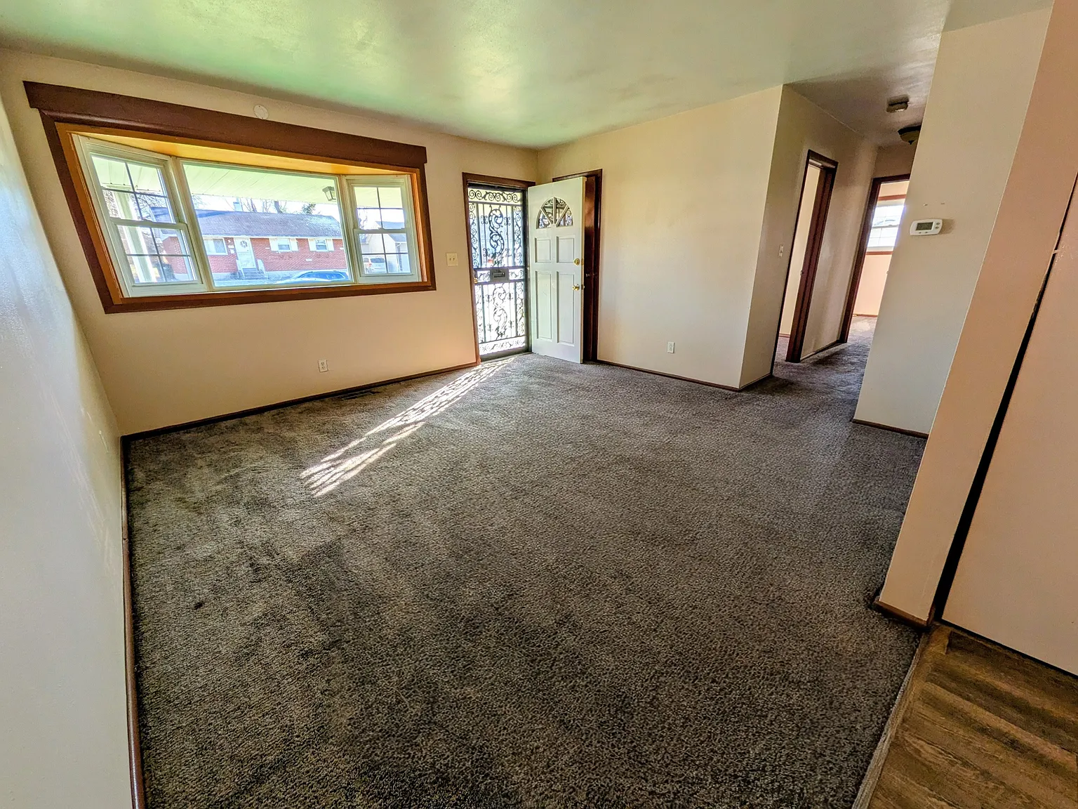 3 bed, 925 sqft, $1,200 — Photo 3