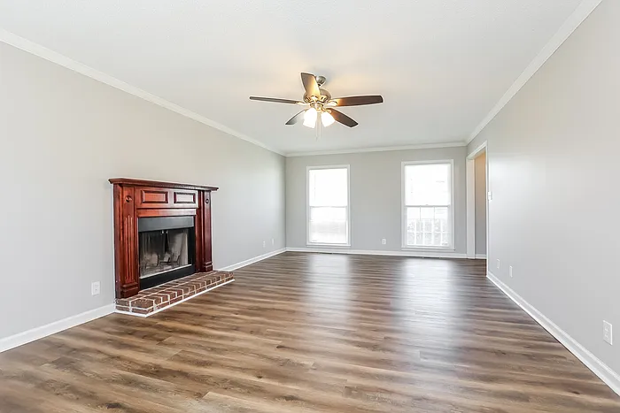 1237 Cobblestone Ln — Photo 2