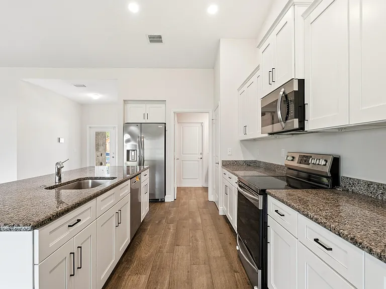 1692 SW Alvaton Ave — Photo 11