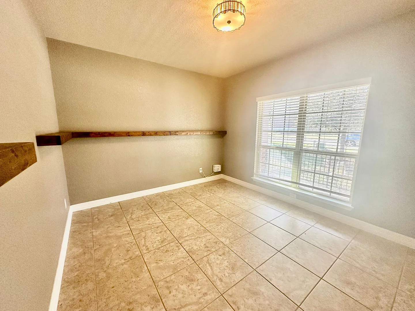 Fantastic Location ~ Convenient to Lackland, great restaurants ~ Room to Spread out! — Photo 4