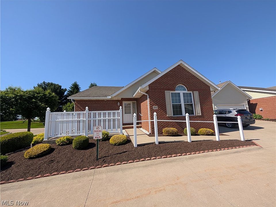 1st image of 202 Greenbriar Ln
