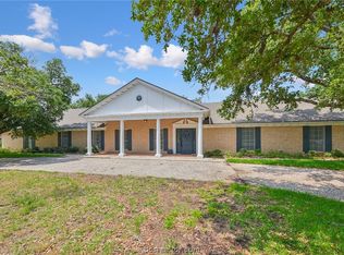 1205 Broadmoor Dr, Bryan, TX 77802
