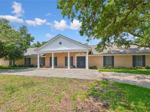 1205 Broadmoor Dr, Bryan, TX 77802
