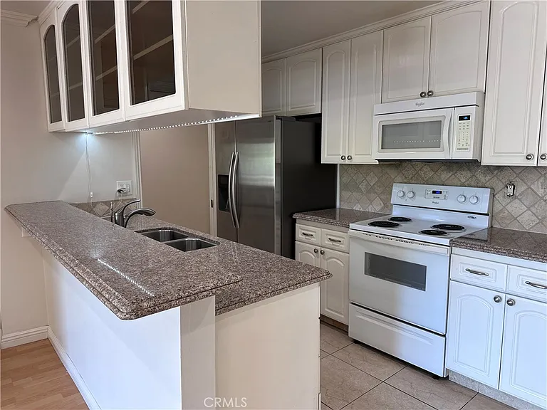 10240 Camarillo St — Photo 1
