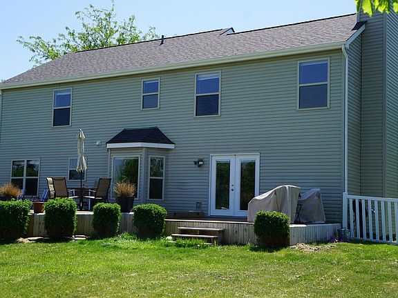 5th image of 4568 Clayburn Dr E