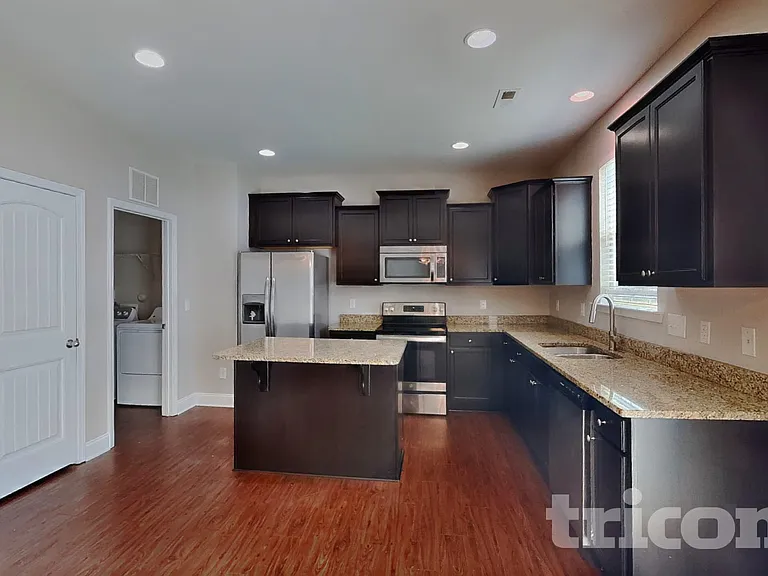 163 Green Willows Dr — Photo 4