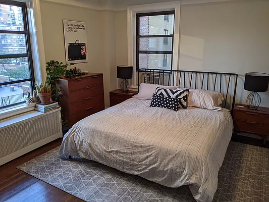 Rented by Arwell Realty | media 18