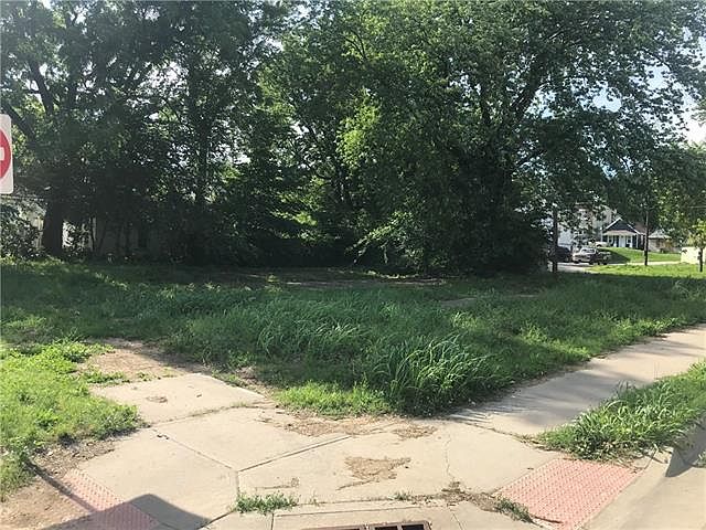 2nd image of 1100 Ella Ave