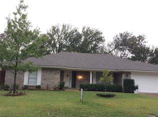2817 Autumn Dr, Hurst, TX 76054