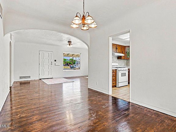 4th image of 3020 Fort Blvd