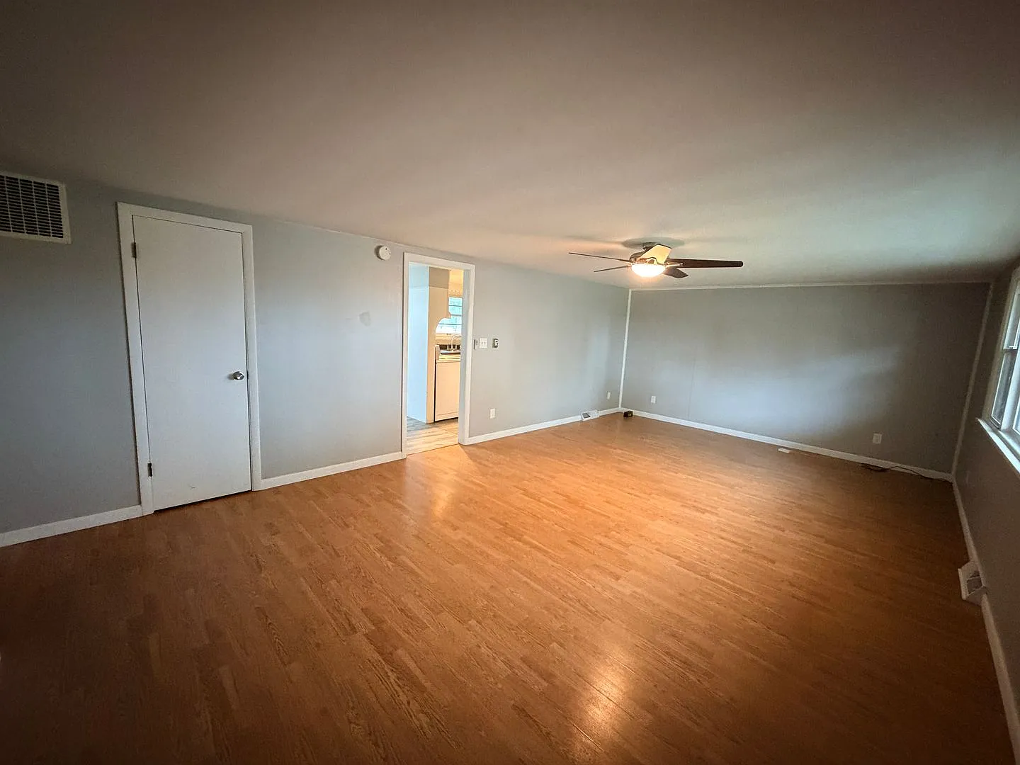 2 Bedroom House in Silvis — Photo 2