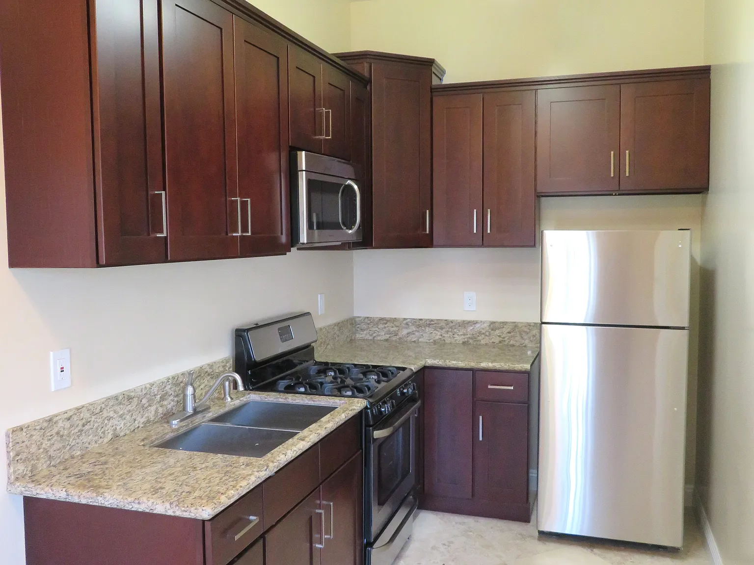 1 bed, 900 sqft, $1,950 — Photo 4