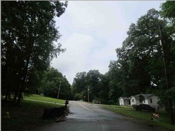 Exterior Neighborhood (street photo)