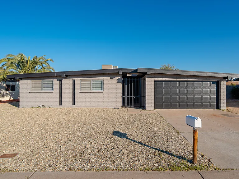 5010 W Beverly Ln — Photo 1