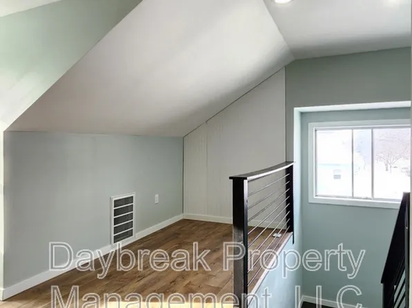 1258 10th St N, Fargo, ND