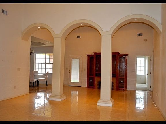 4th image of 3912 Eucaliptus Ave