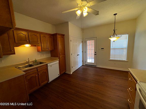5th image of 856 Cardinal Ln