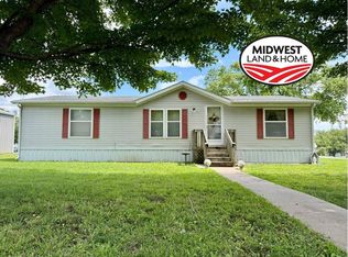 302 Felix St, Axtell, KS 66403