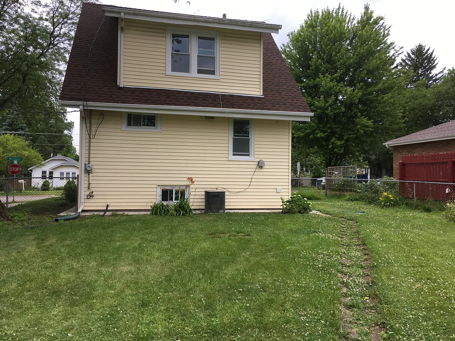3 bed, 1147 sqft, $2,700 — Photo 2