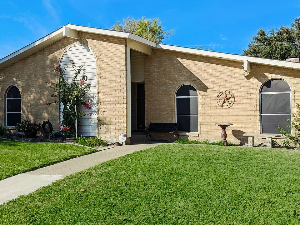 1st image of 770 Pinoak Dr