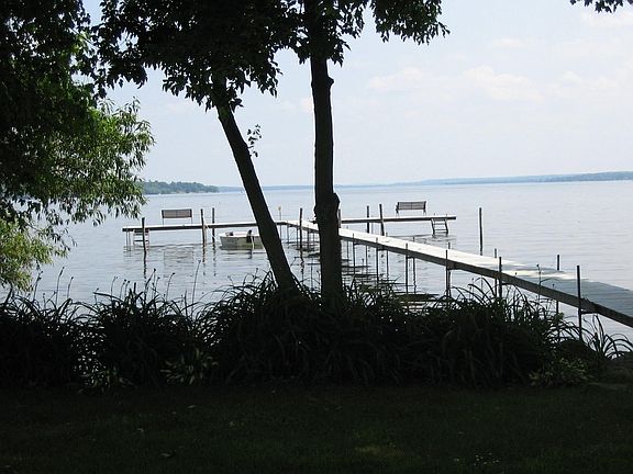 Private dock for the renters. Piling for your boats and ste