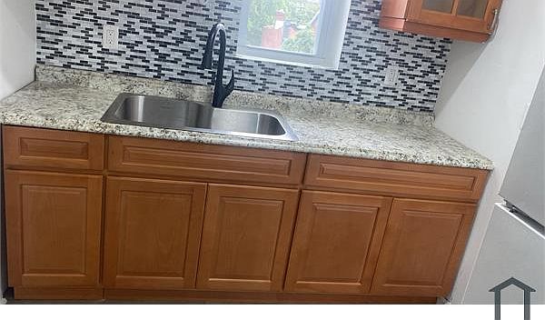 2nd image of 4550 Wayne Ave Floor 1