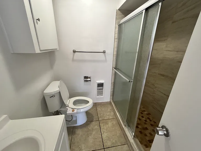 2586 Grandview St — Photo 16