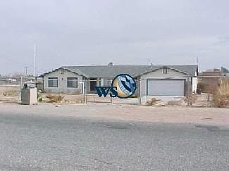 Lots of room, 3 bedroom Hesperia home - Photo 2