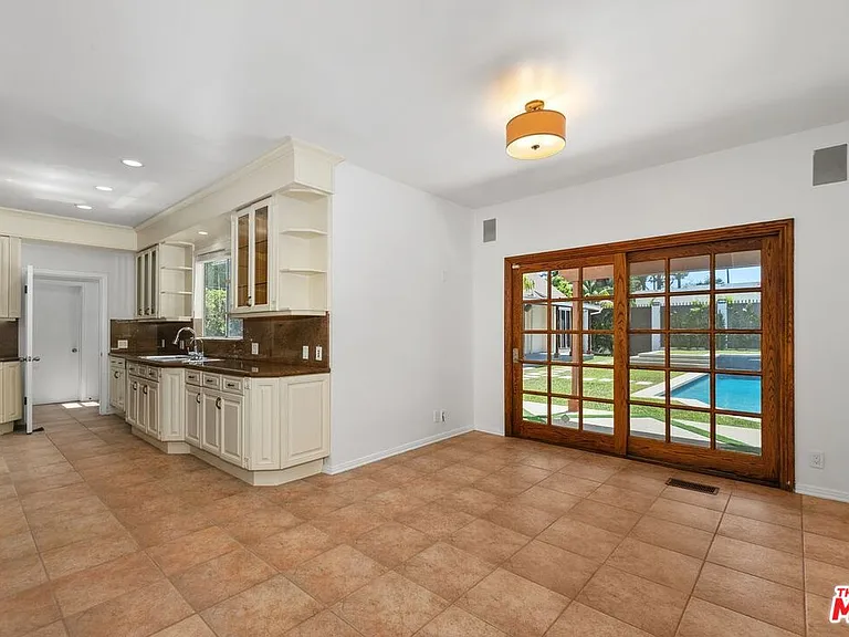 517 N Elm Dr — Photo 16