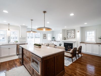 6053 North Shoreland AVENUE, Whitefish Bay, WI, 53217
