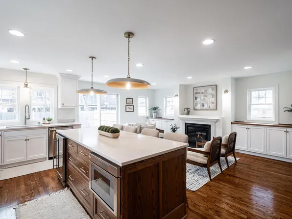 6053 North Shoreland AVENUE, Whitefish Bay, WI 53217