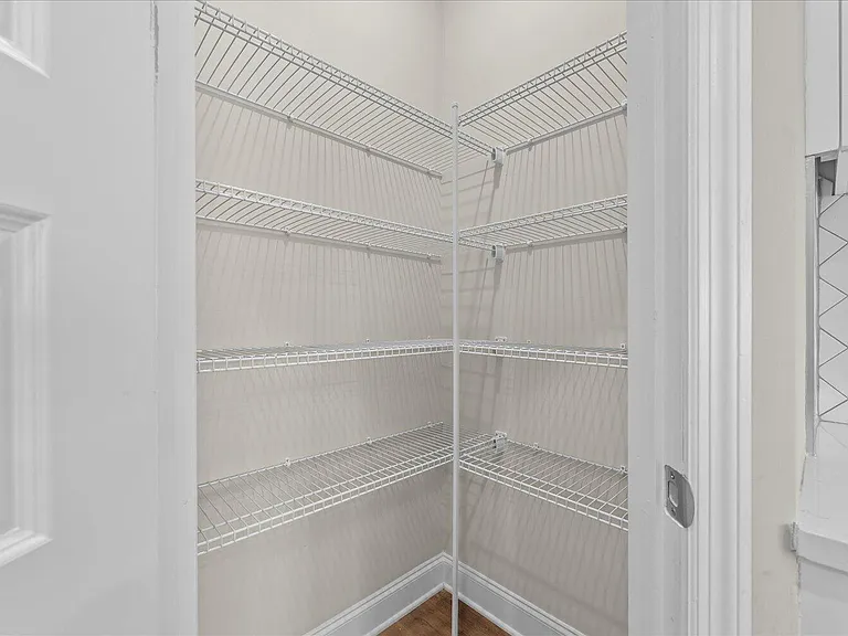 1071 Linsmore Ave — Photo 11