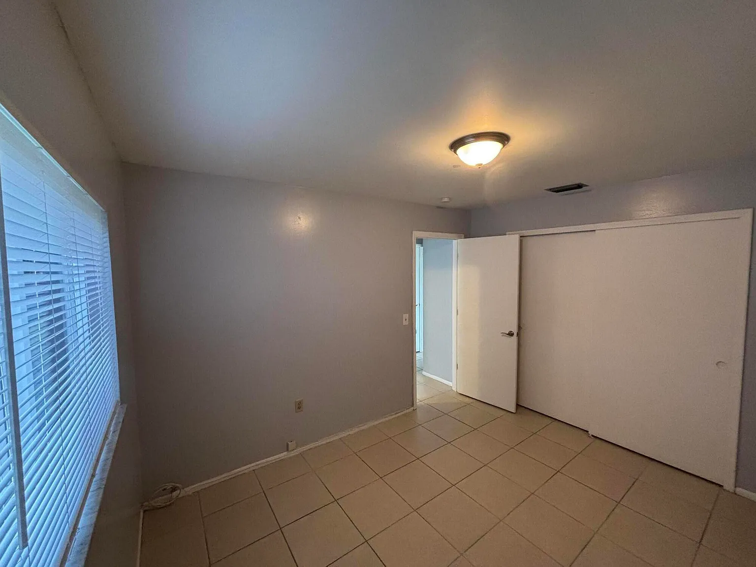 3 bed, 2.0 bath, 1398 sqft, $3,750 — Photo 4